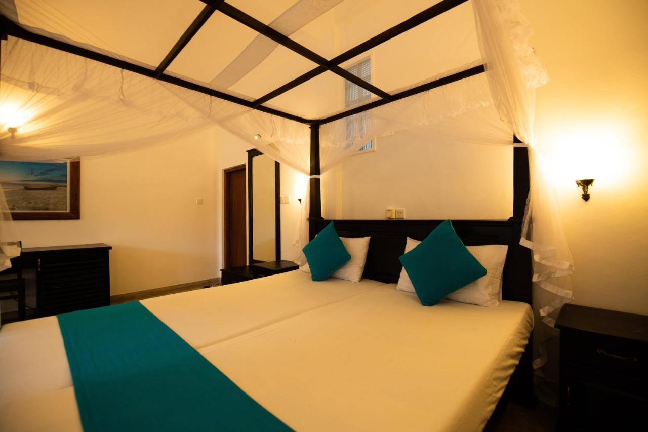International Beach Hotel & Restaurant Hikkaduwa Dış mekan fotoğraf