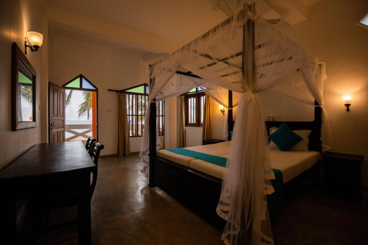 International Beach Hotel & Restaurant Hikkaduwa Dış mekan fotoğraf