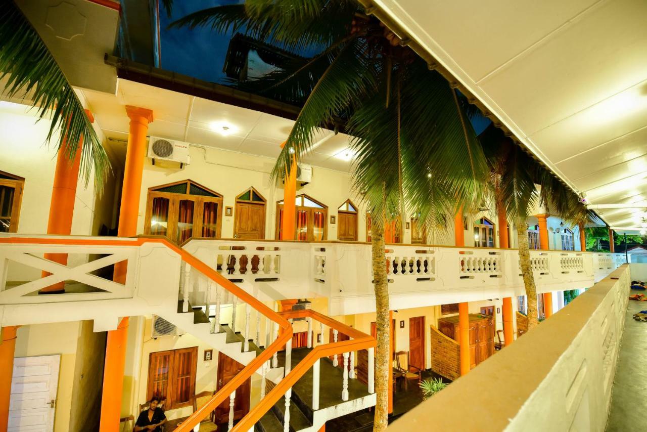 International Beach Hotel & Restaurant Hikkaduwa Dış mekan fotoğraf
