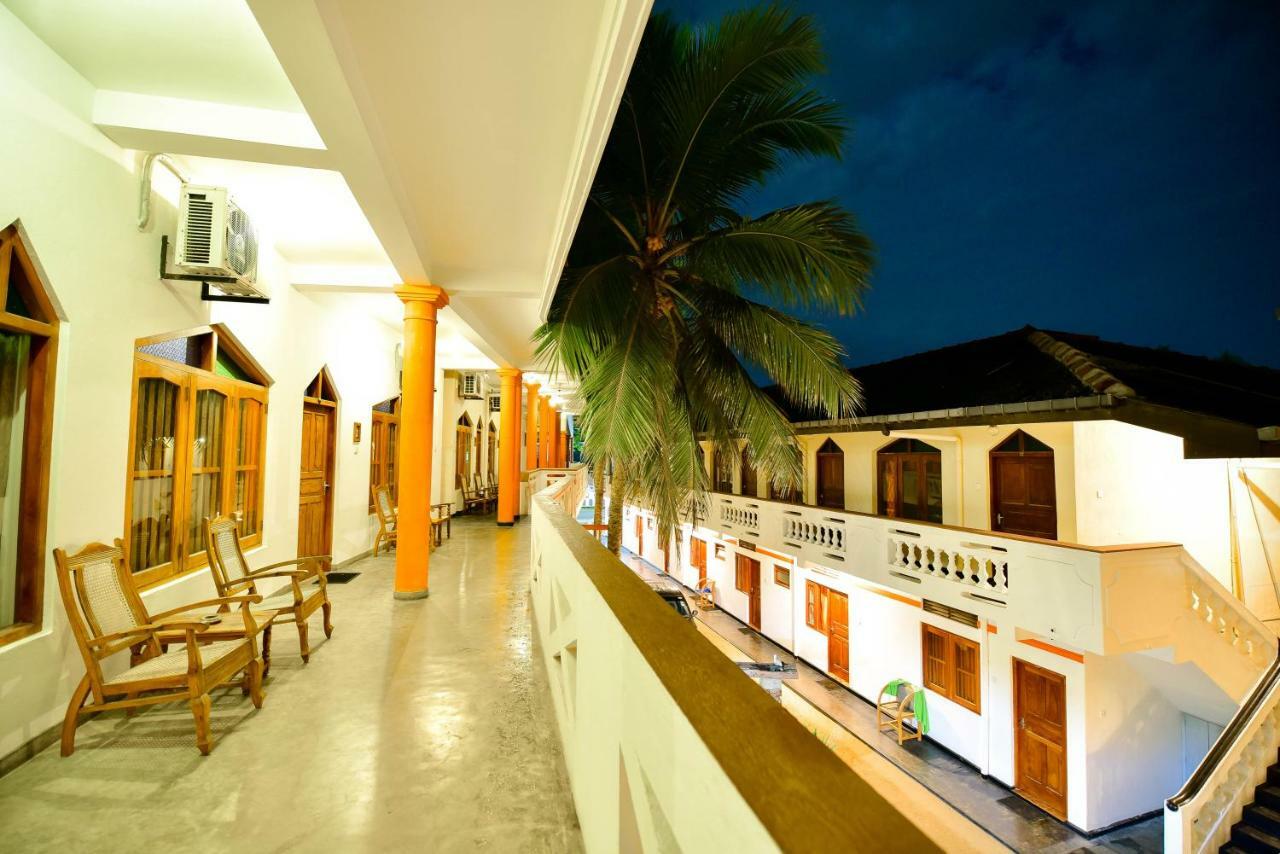 International Beach Hotel & Restaurant Hikkaduwa Dış mekan fotoğraf