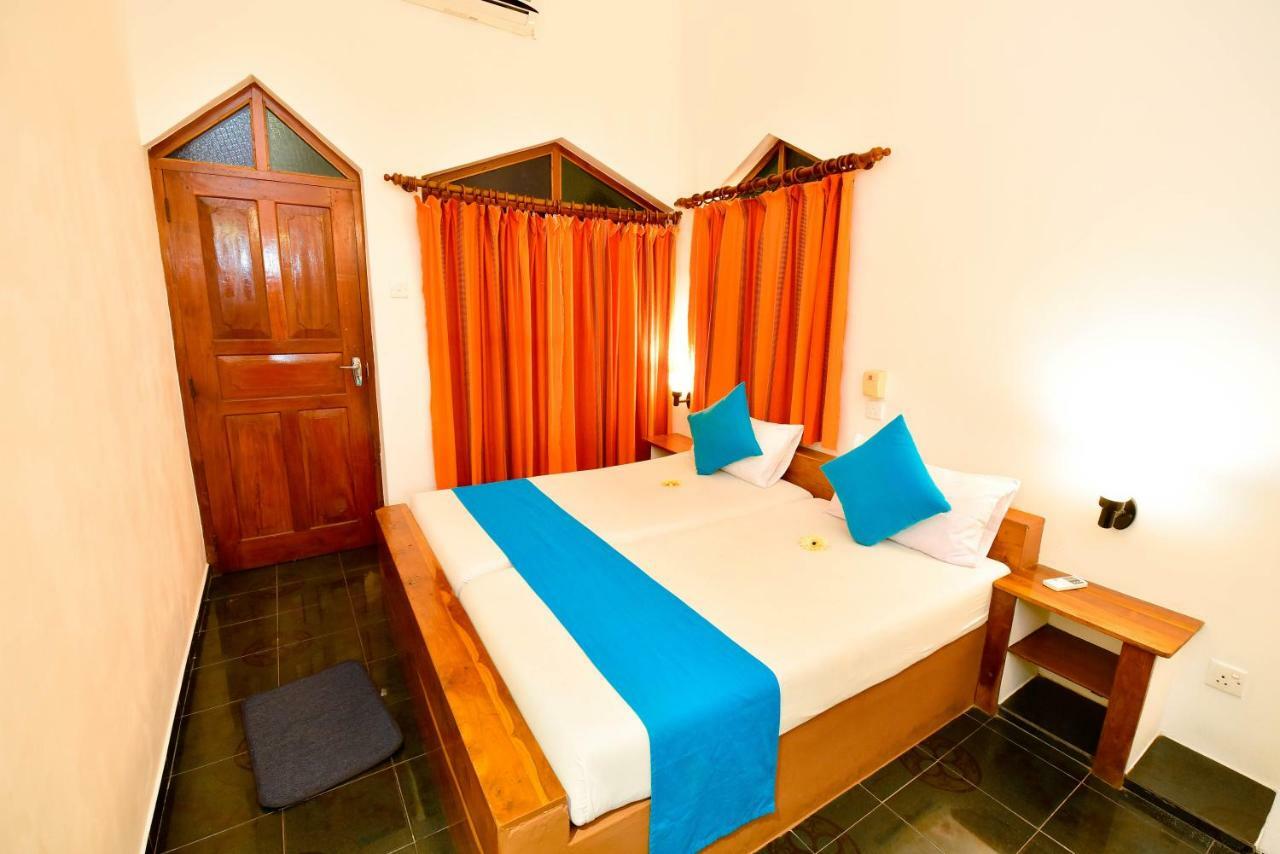 International Beach Hotel & Restaurant Hikkaduwa Dış mekan fotoğraf